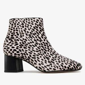 Clarks Women's Sheer Flora 2 animal print Booties Sz 9
